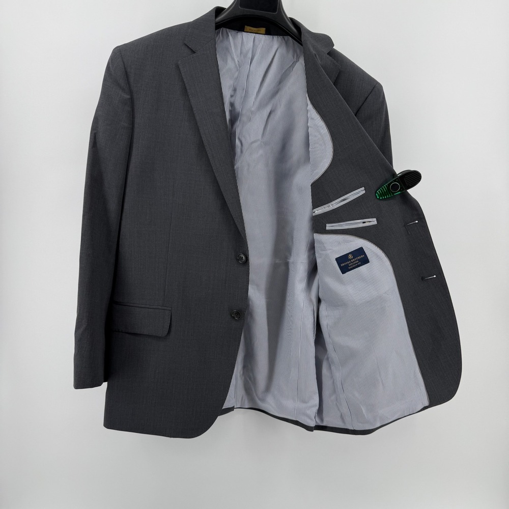 Brooks Brothers Explorer Madison Fit Suit Charcoal Gray 44S 38W Wool Blend Mens
